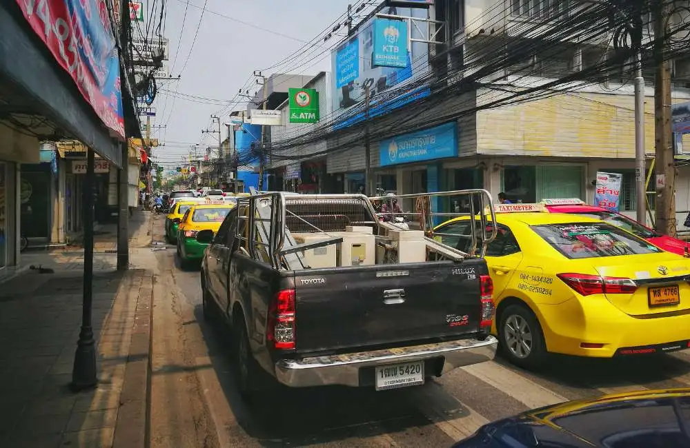 ขับรถในเขตชุมชน