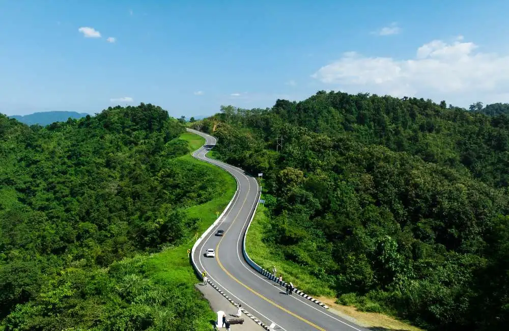 ขับรถในทางหลวงชนบท