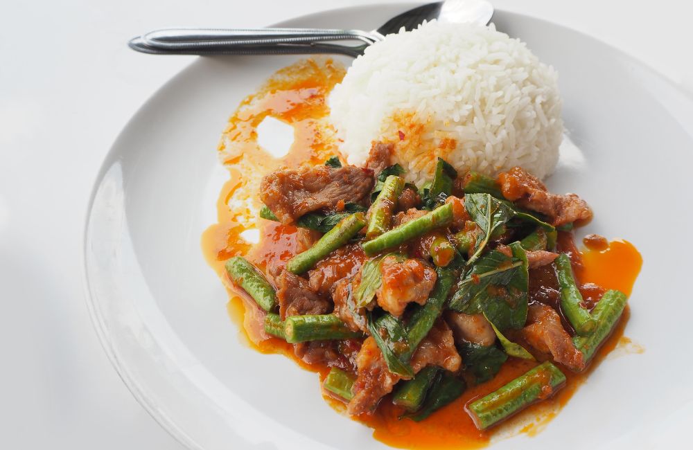 ผัดพริกแกง
