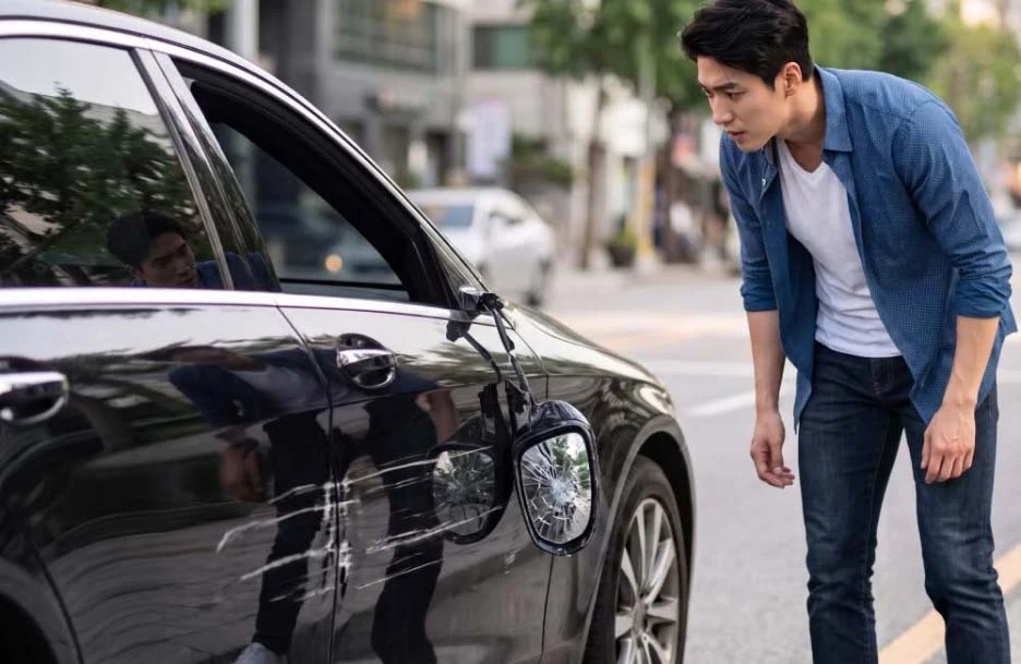 รถจอดอยู่แล้วโดนชน ใครผิด - ถูก ตัดสินอย่างไร